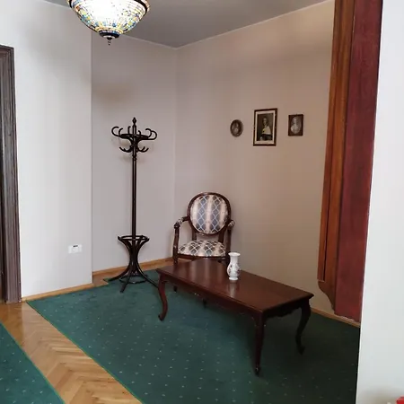 Casa Gotica 3*
